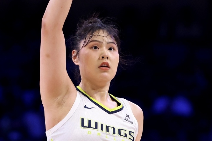 九游-佩奇赞李月汝：她在场上可以做很多事 三分球也非常棒